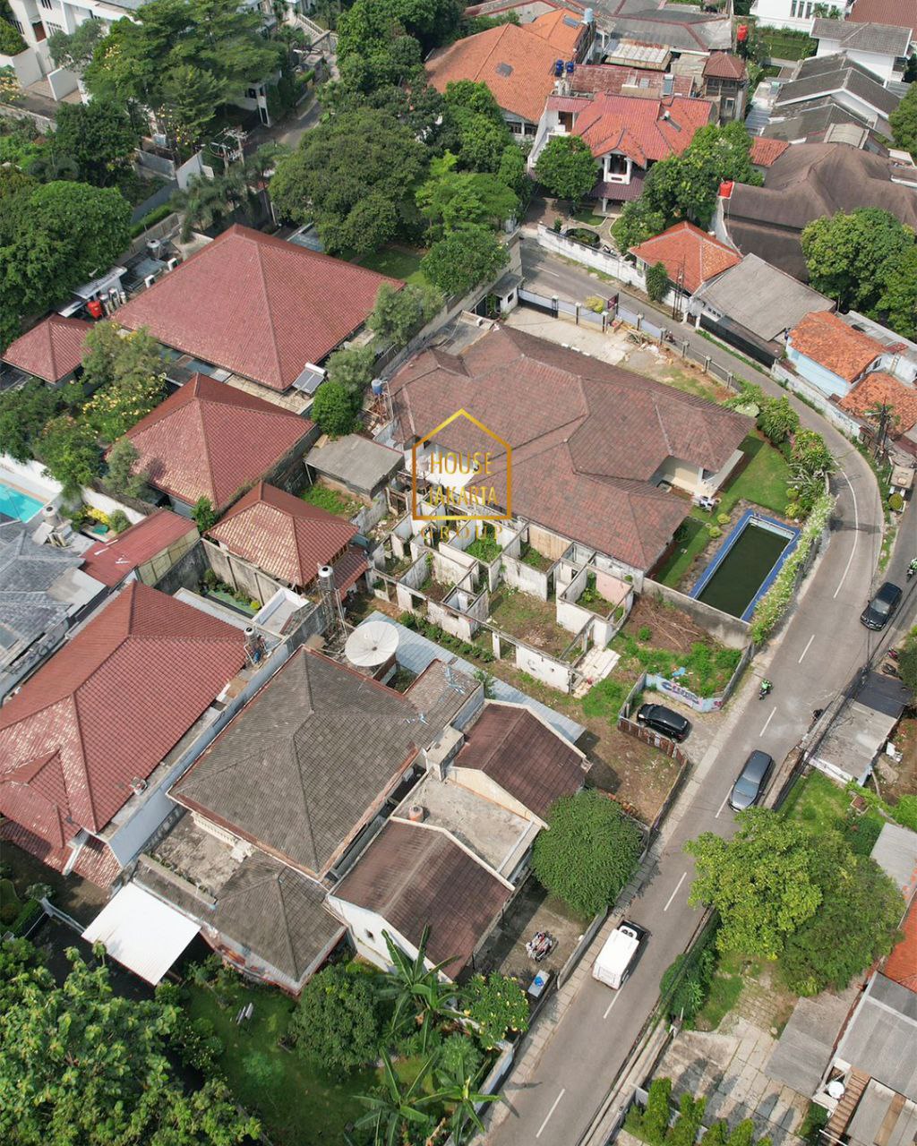 LS1659 Tanah Persegi Hadap Barat. Lingkungan Rindang, Elite, & Rindang. Jalan Lebar