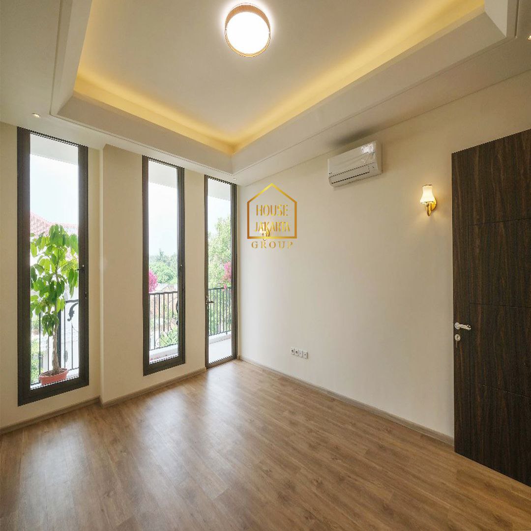 HS1663 Brand New Luxury House, Ada Pool & Lift, 3 Lantai. Lingkungan Tenang, Elite & Prime 