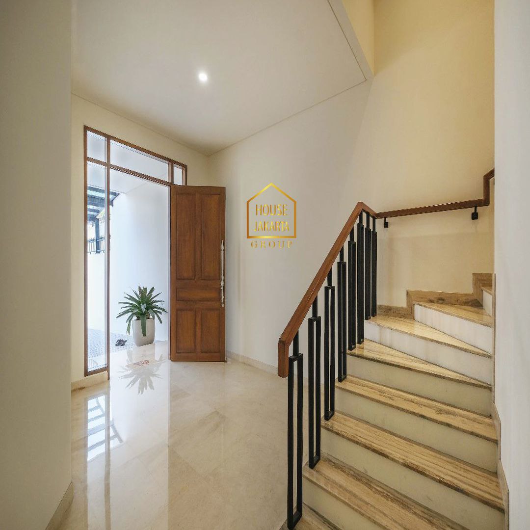 HS1663 Brand New Luxury House, Ada Pool & Lift, 3 Lantai. Lingkungan Tenang, Elite & Prime 