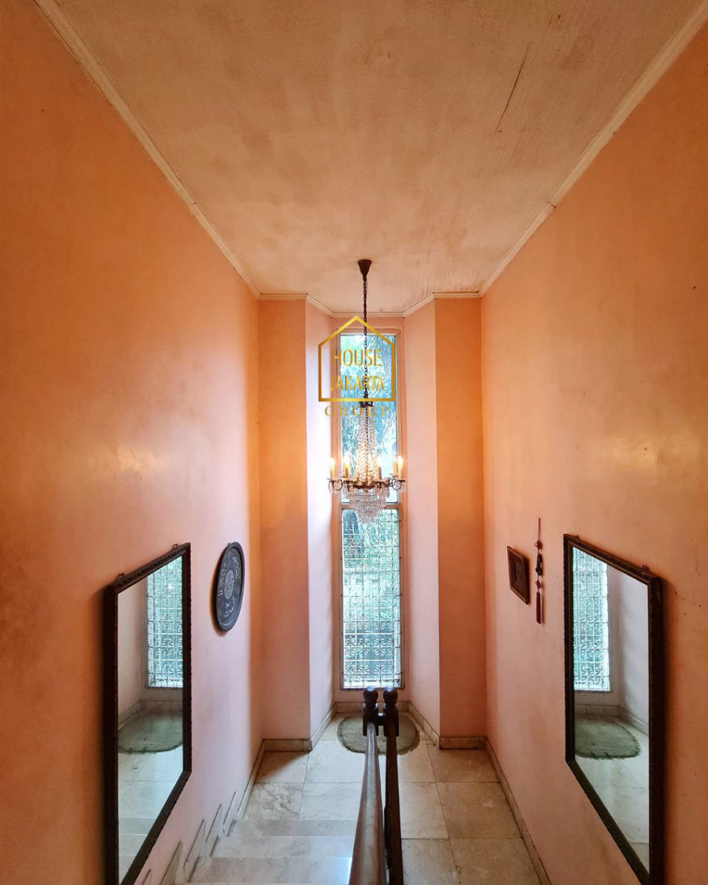 HS1664 Rumah 2 Lantai Dengan  Akses Jalan Lebar. Lingkungan Elite & Tenang. Dekat Stasiun MRT