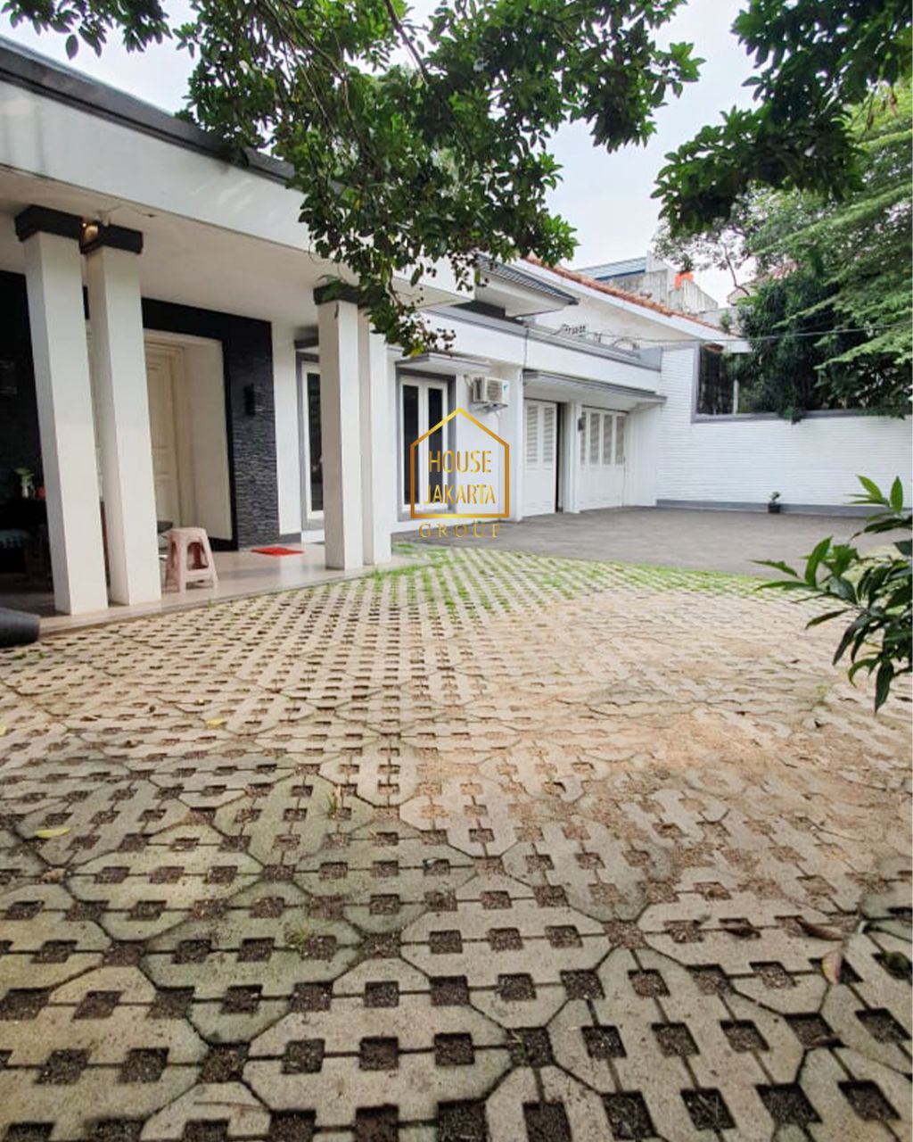 HS1665 Rumah Siap Huni, 1 Taman Luas & Pool, Lingkungan Tenang, Bebas Banjir