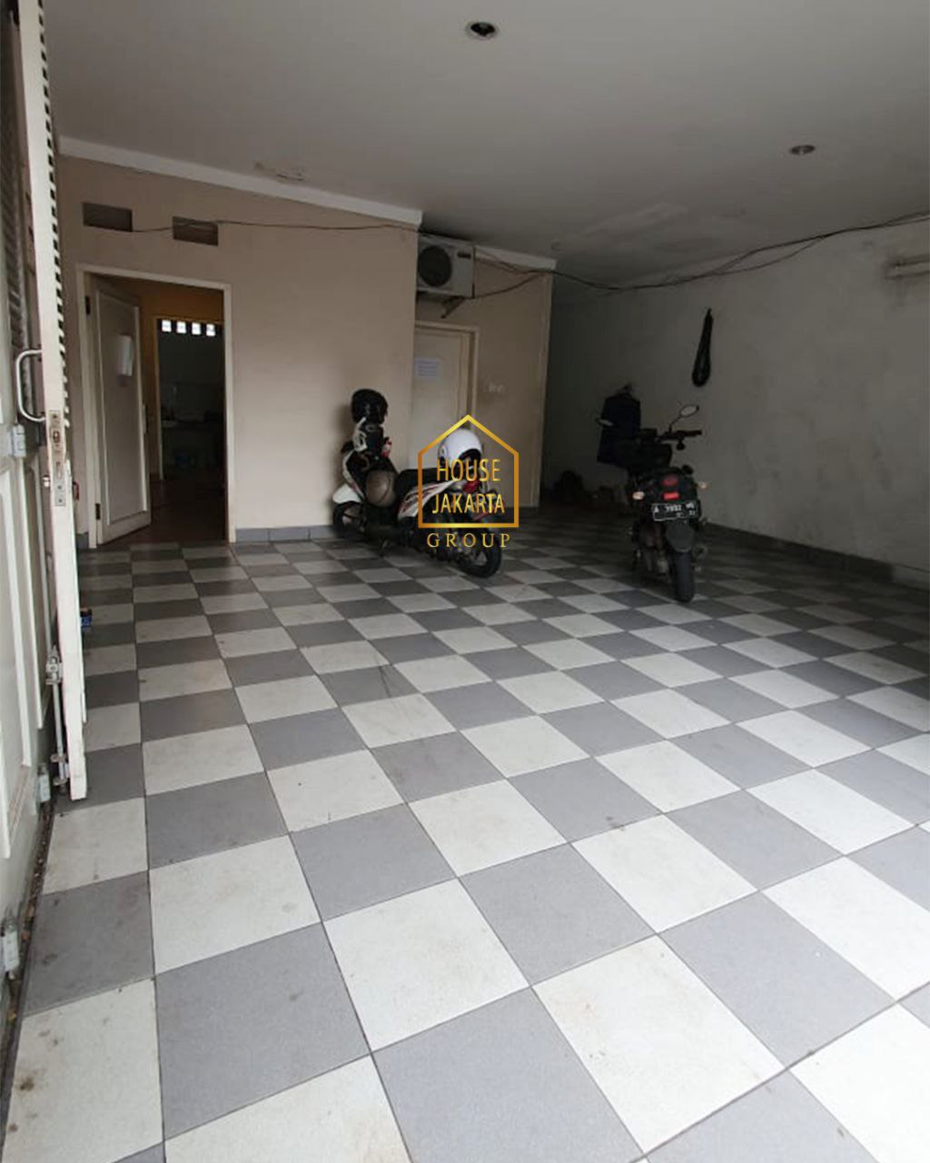 HS1665 Rumah Siap Huni, 1 Taman Luas & Pool, Lingkungan Tenang, Bebas Banjir