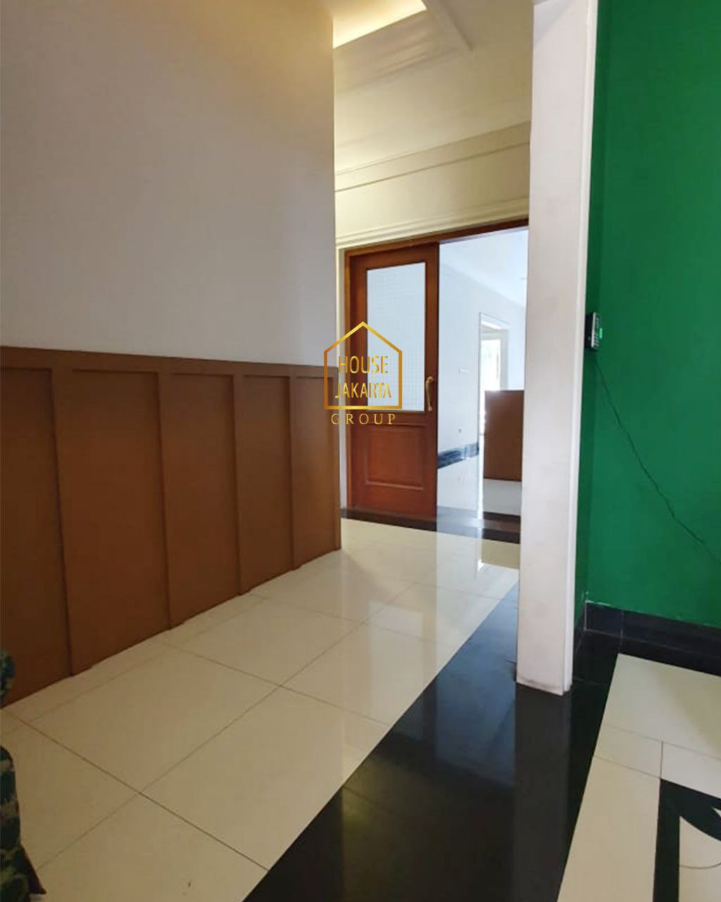 HS1665 Rumah Siap Huni, 1 Taman Luas & Pool, Lingkungan Tenang, Bebas Banjir