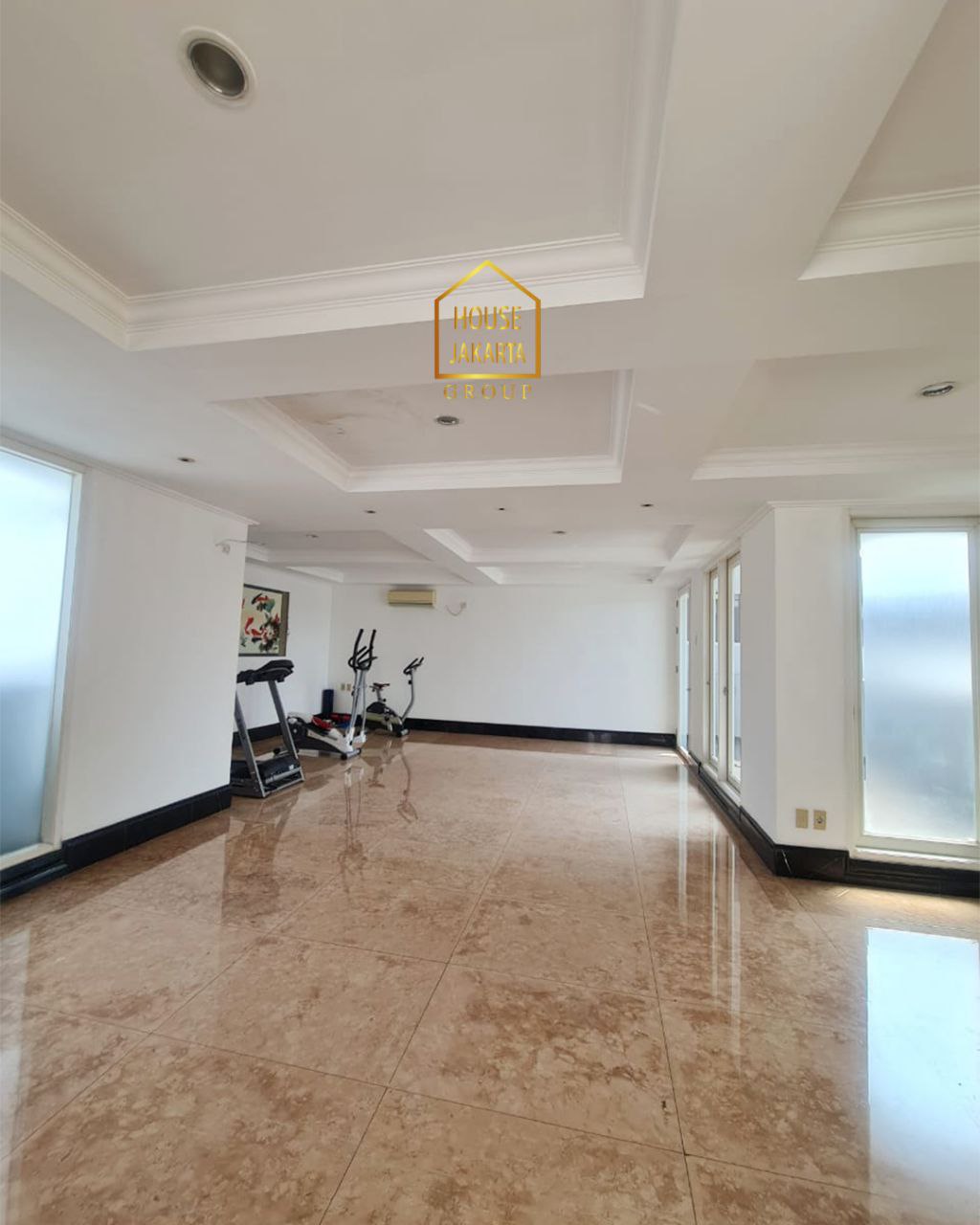 HR1667 Bangunan 3 Lantai Ada Basement & Pool • Hadap Timur • Jalan Lebar • Lingkungan Tenang