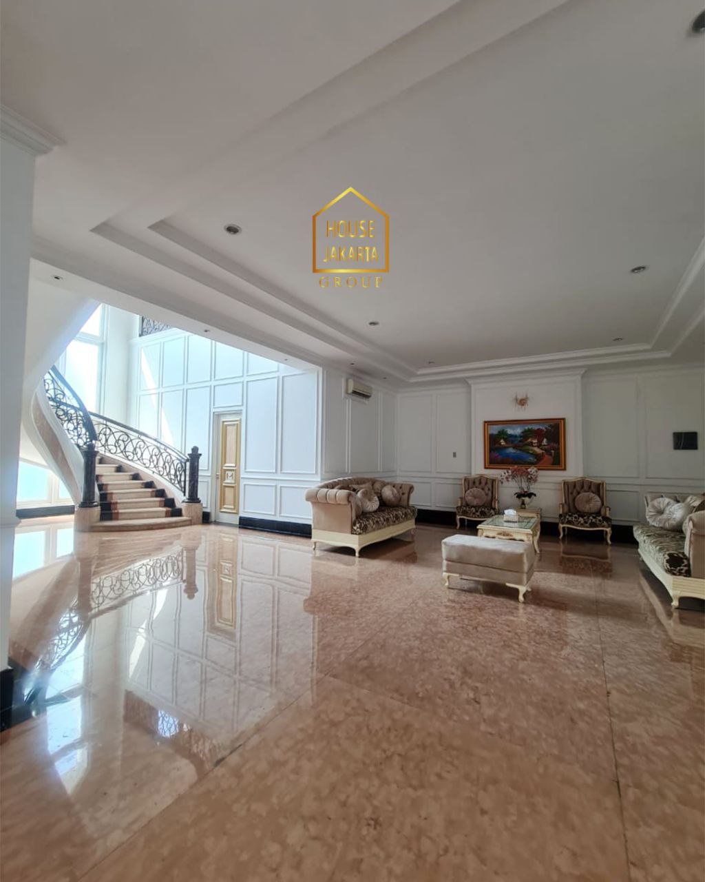 HR1667 Bangunan 3 Lantai Ada Basement & Pool • Hadap Timur • Jalan Lebar • Lingkungan Tenang