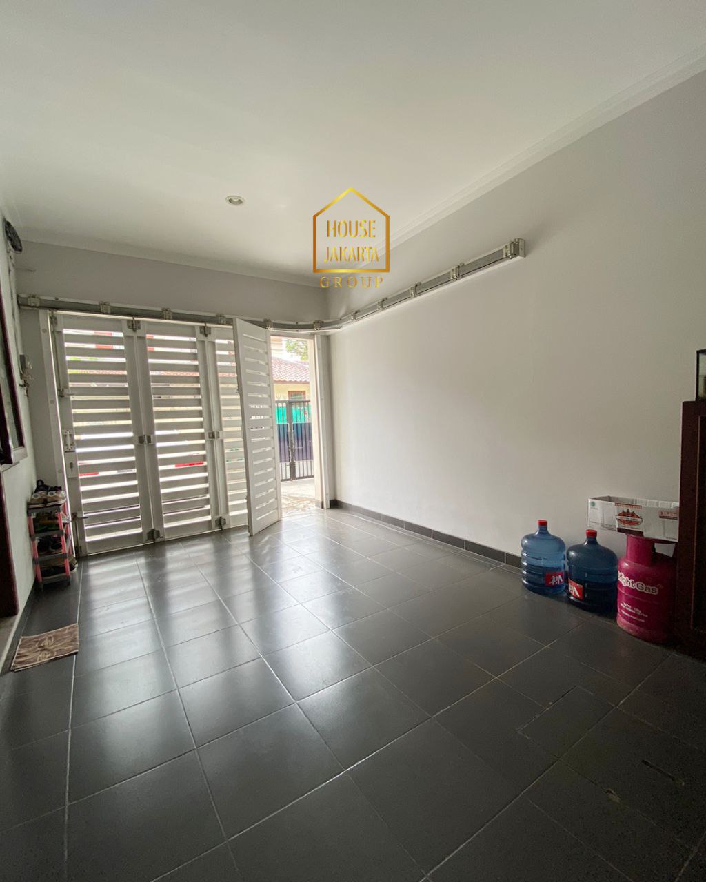 HS1668 Rumah 2 Lantai Siap Huni • Jalan Lebar • Lingkungan Elit & Tenang • Dekat Simatupang