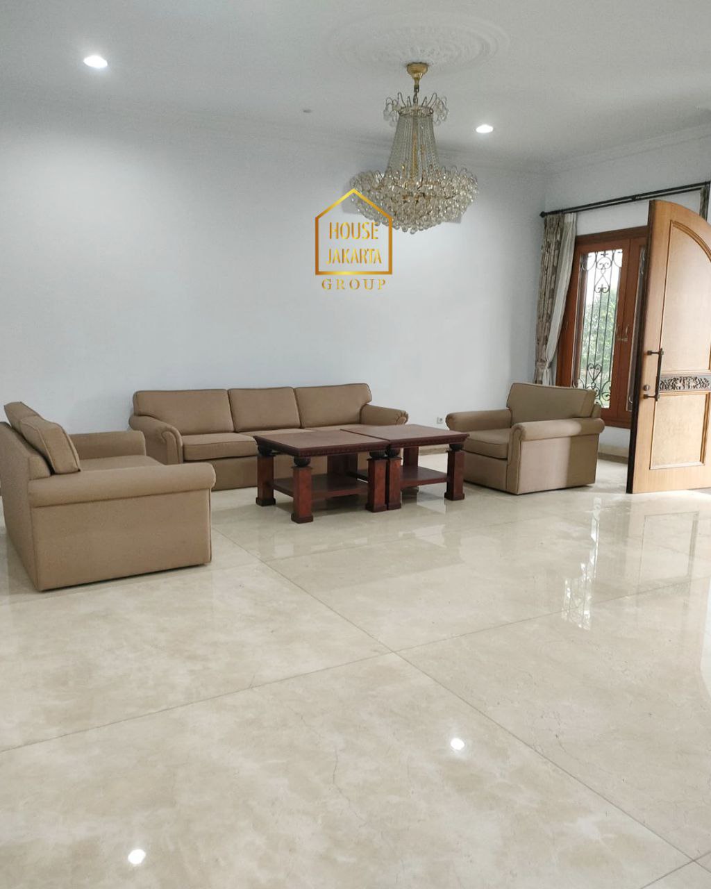 HR1676 Cozy House With Prime Location ? 2 Storey ? Large Garden & Pool