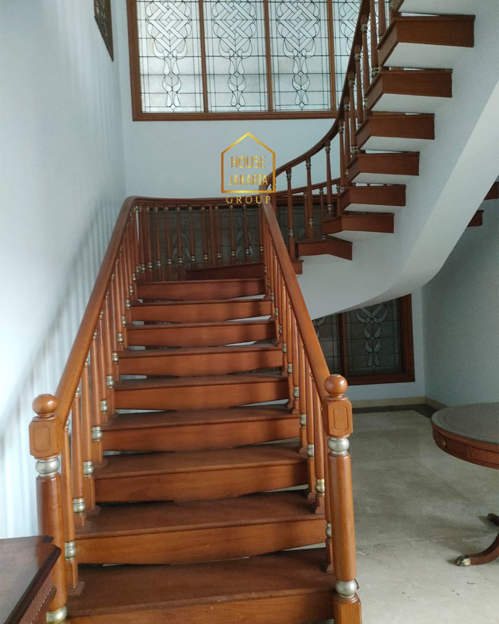 HR1676 Cozy House With Prime Location ? 2 Storey ? Large Garden & Pool