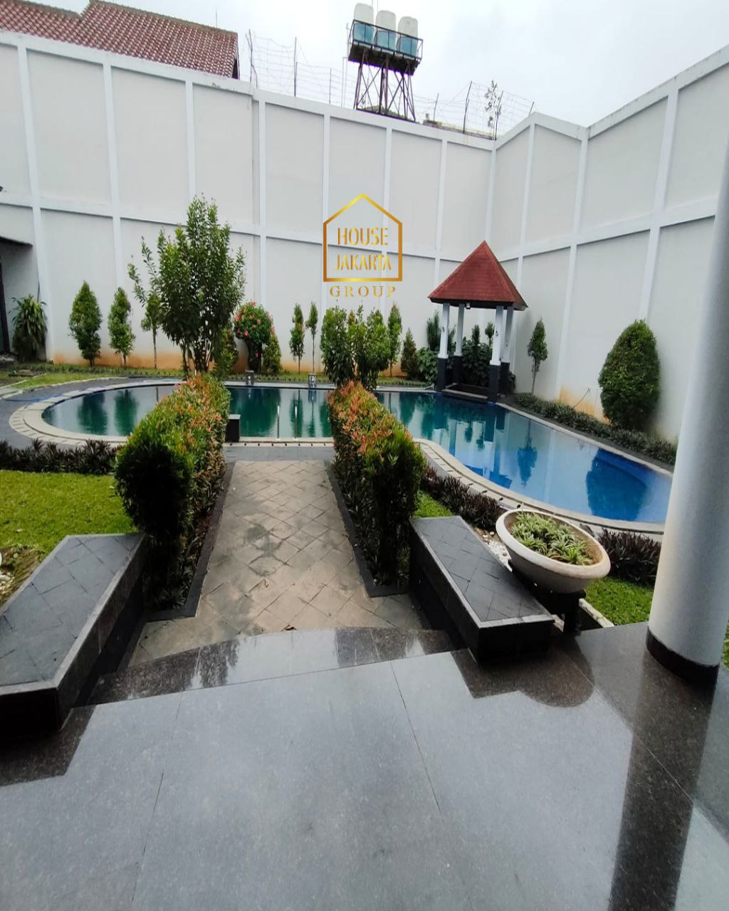 HR1676 Cozy House With Prime Location ? 2 Storey ? Large Garden & Pool