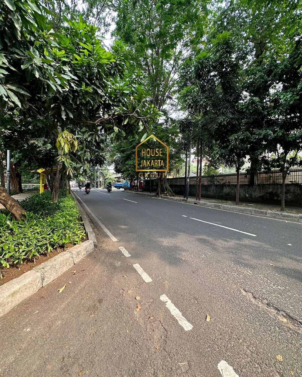 LS1678 Tanah Persegi, Daerah Elite & Asri, Golongan C, Limited, Murah