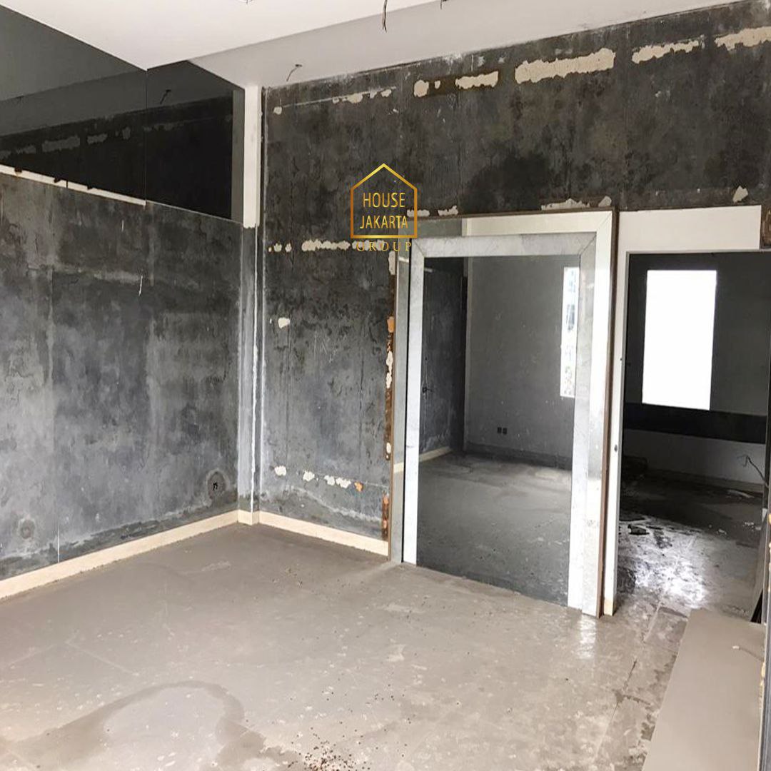 CS1690  KOMERSIAL RAWAMANGUN Bangunan 4 Lantai, Gedung Kantor, Hotel, Murah, Jalan Raya, Dekat Tol