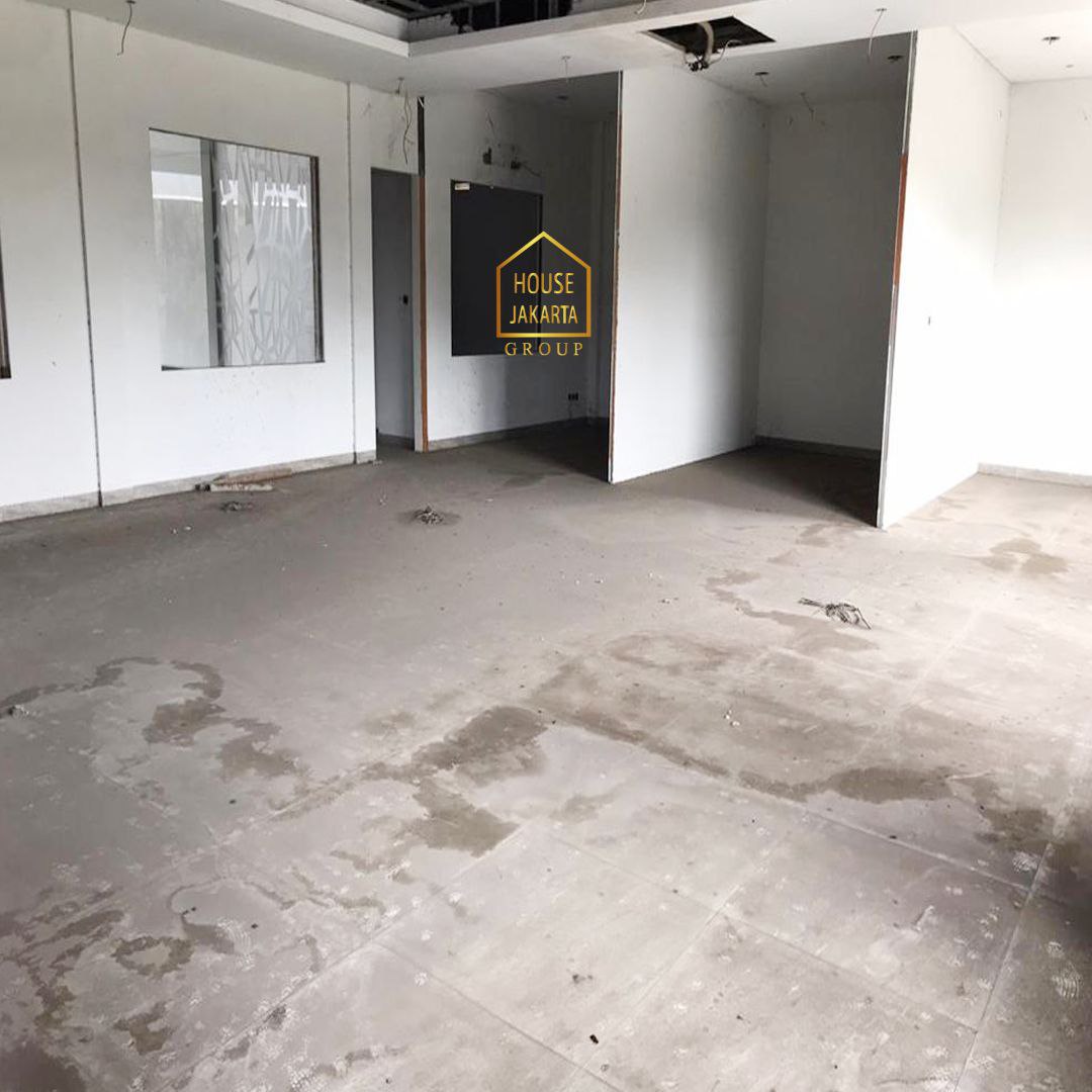 CS1690  KOMERSIAL RAWAMANGUN Bangunan 4 Lantai, Gedung Kantor, Hotel, Murah, Jalan Raya, Dekat Tol