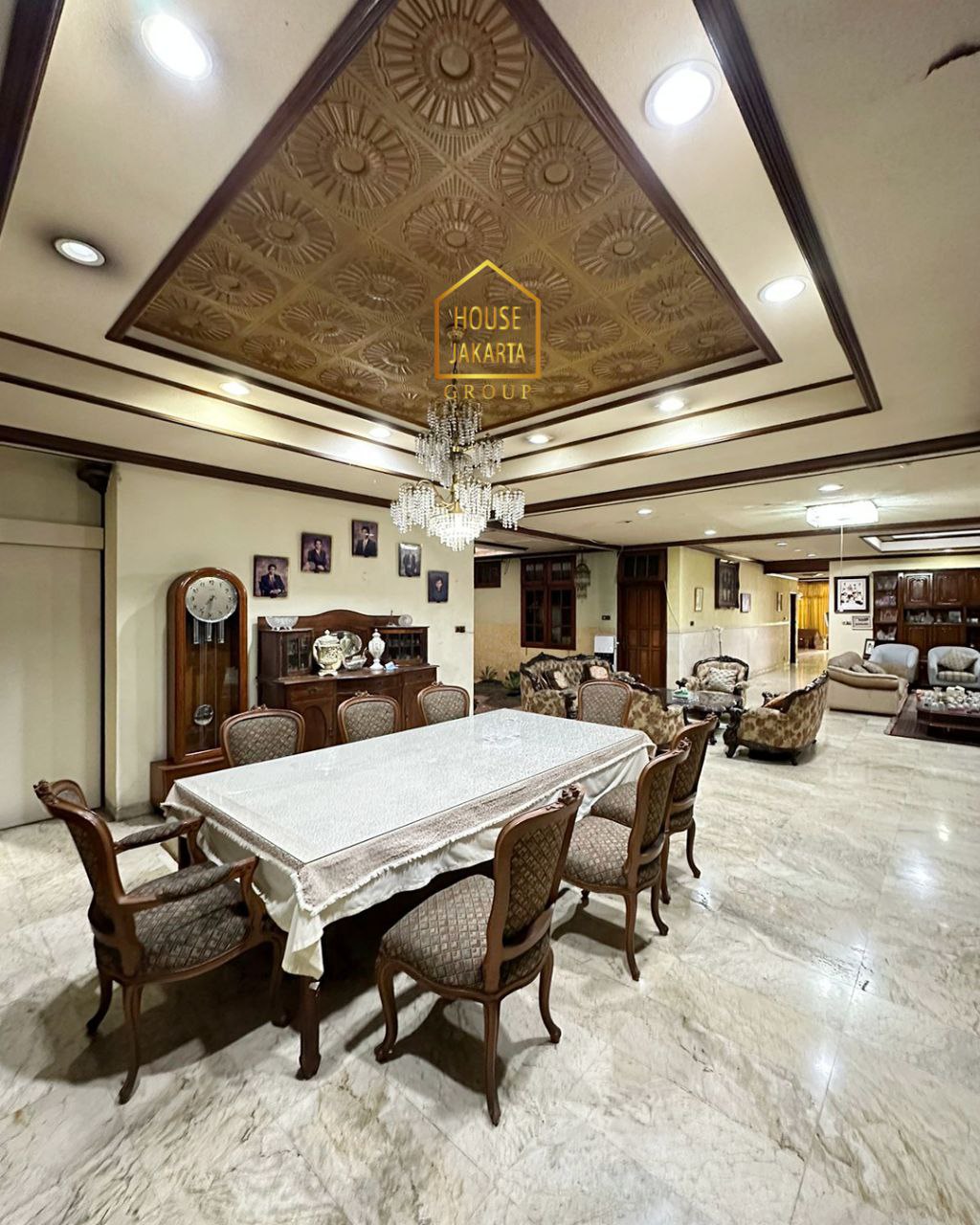 HS1691 Rumah Menteng Dijual Murah 2 Lantai Hitung Tanah. Murah. Hadap Timur, Dekat Thamrin