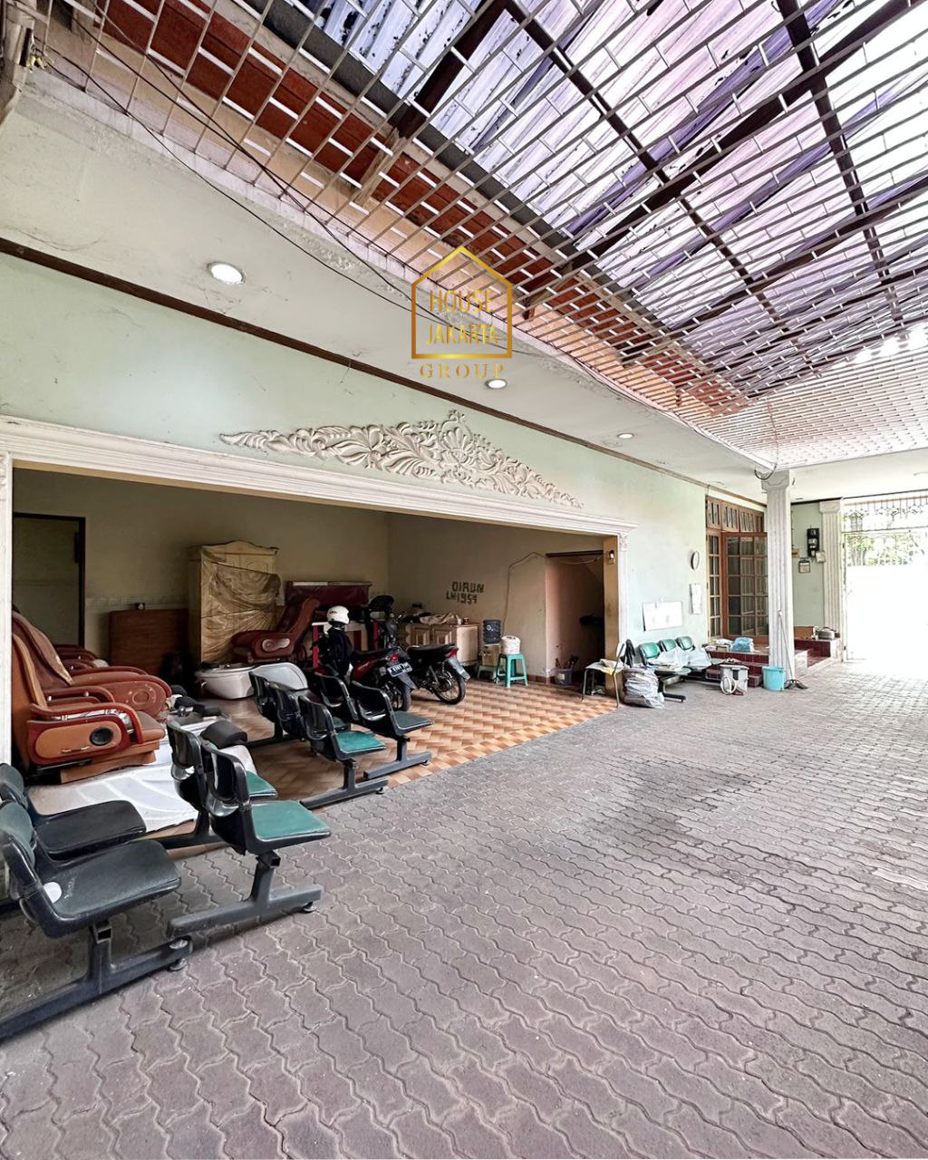 HS1691 Rumah Menteng Dijual Murah 2 Lantai Hitung Tanah. Murah. Hadap Timur, Dekat Thamrin