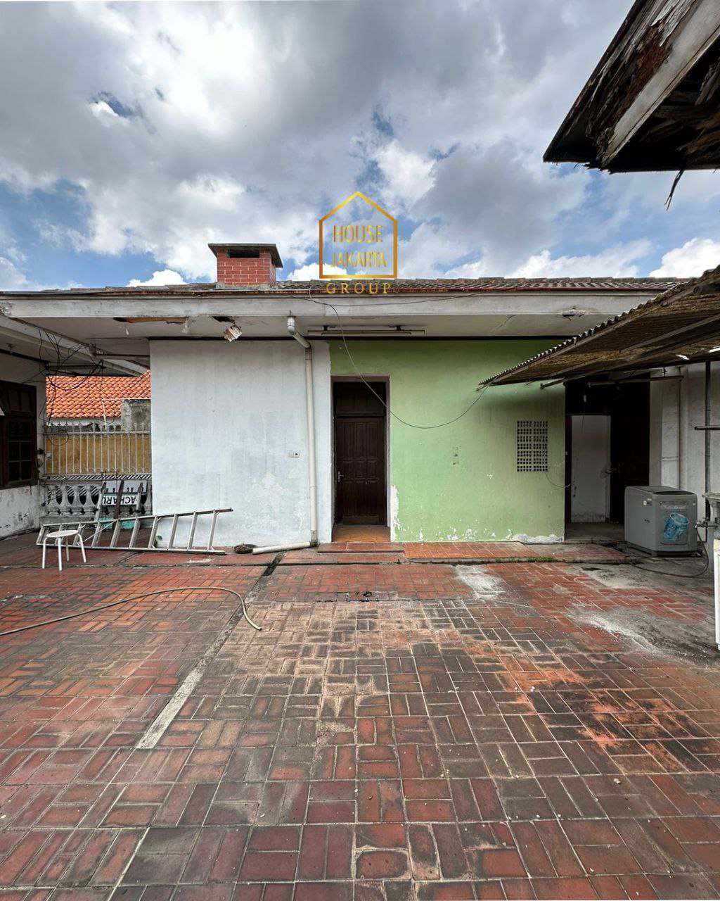 HS1691 Rumah Menteng Dijual Murah 2 Lantai Hitung Tanah. Murah. Hadap Timur, Dekat Thamrin