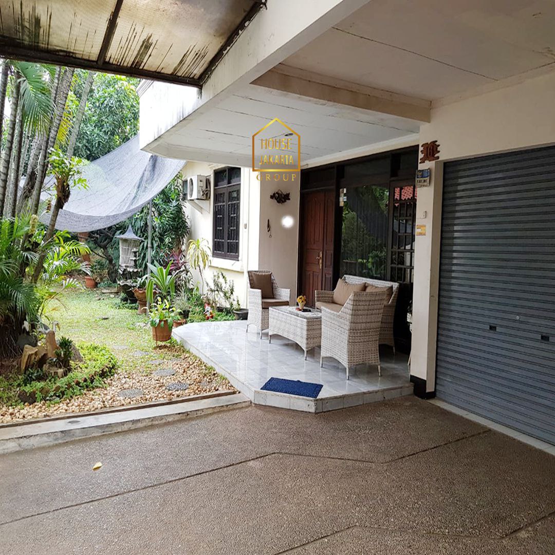 HS1693 Rumah Elite Dengan Taman Luas, Bebas Banjir, Murah, Jalan 2 Mobil Pas