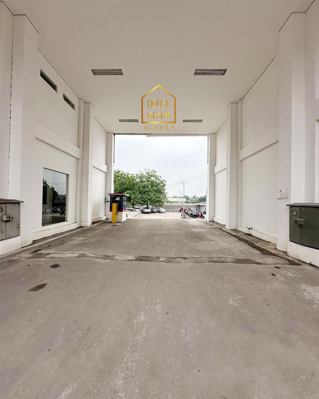 CS1719 TB SIMATUPANG. Ruko 3,5 Lantai, Dekat Pintu Tol, Parkir Luas