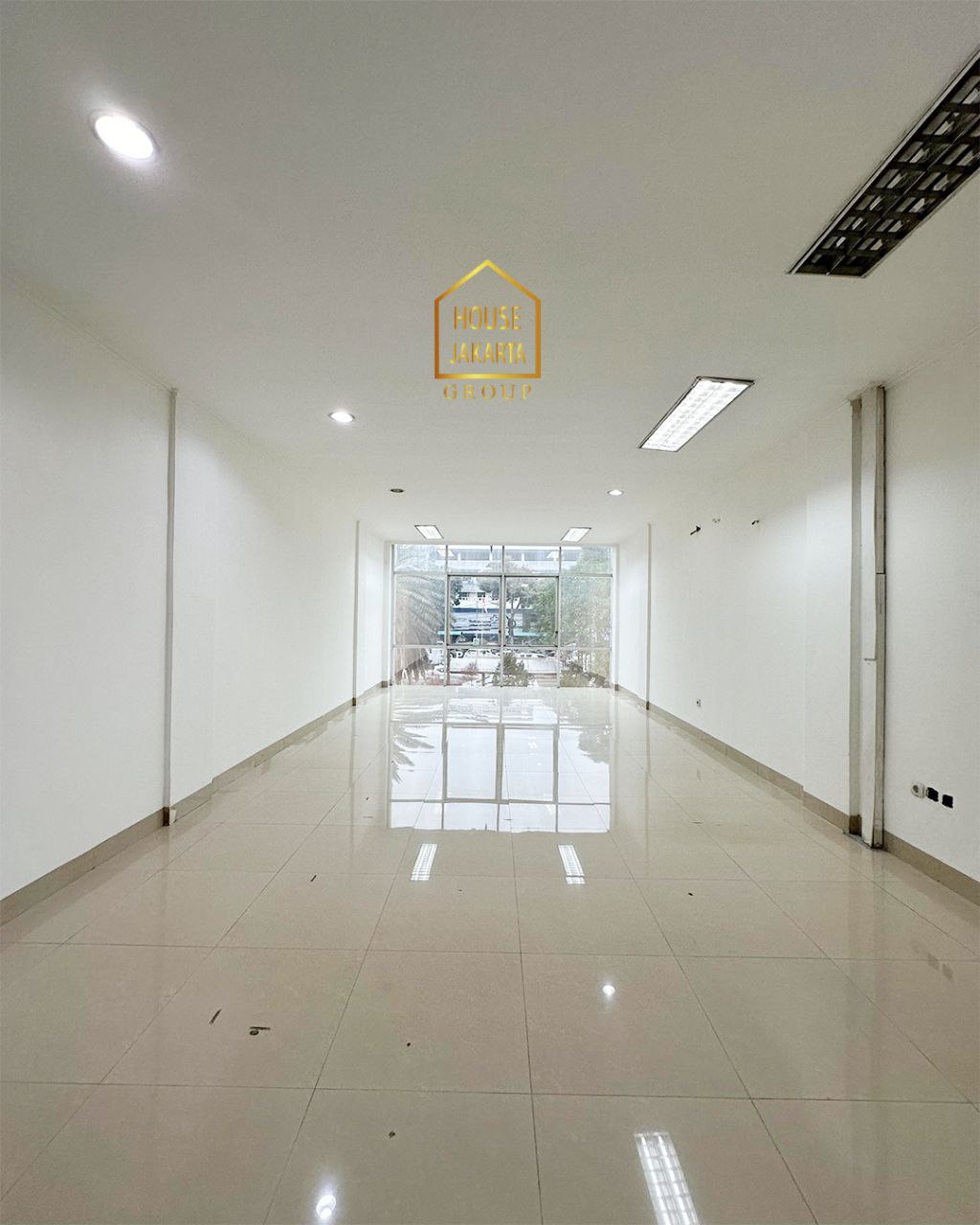 CS1719 TB SIMATUPANG. Ruko 3,5 Lantai, Dekat Pintu Tol, Parkir Luas