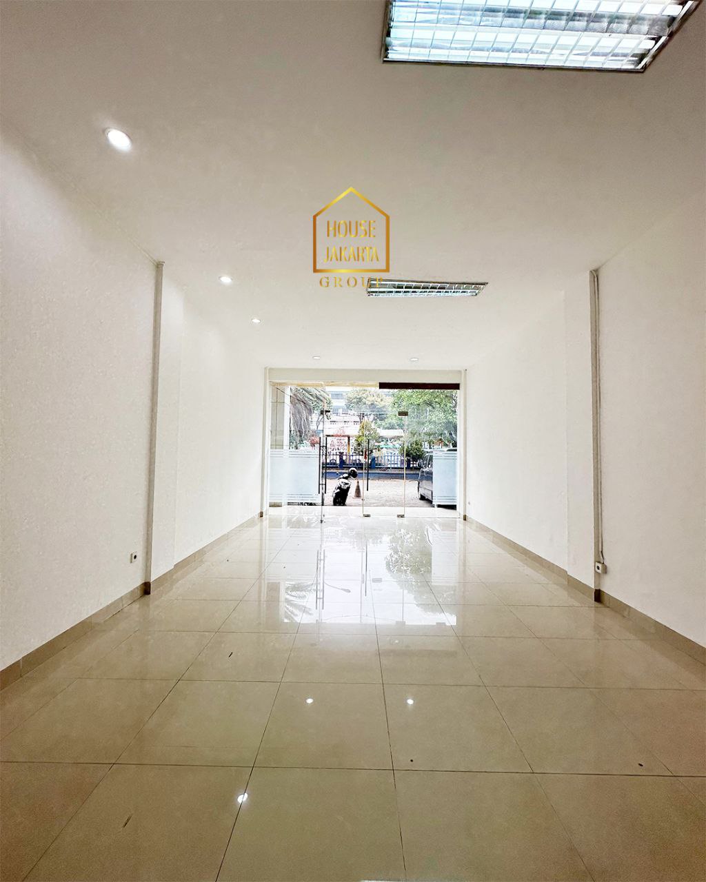 CS1719 TB SIMATUPANG. Ruko 3,5 Lantai, Dekat Pintu Tol, Parkir Luas