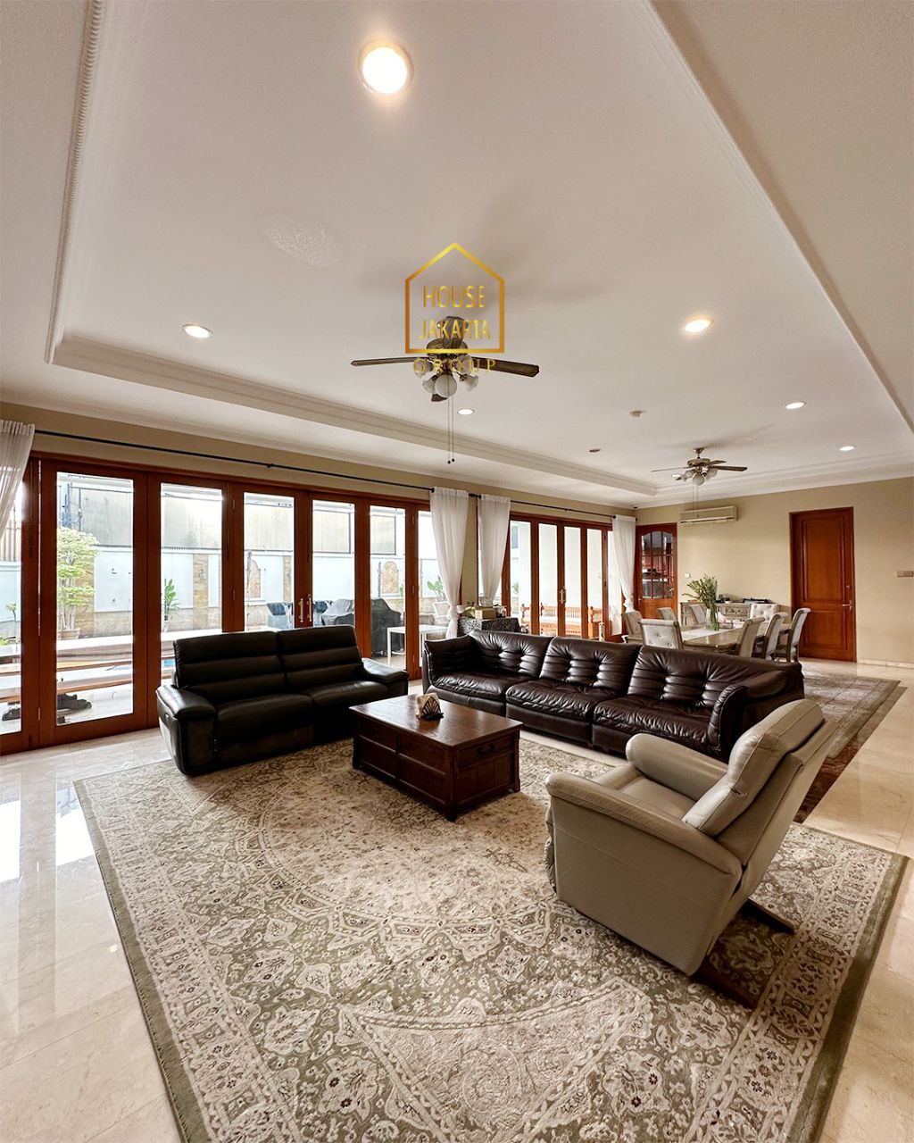 HS1722 Townhouse Kemang Area Elite Dalam Komplek • Lokasi  Strategis,  Dekat McD & Kemang Raya