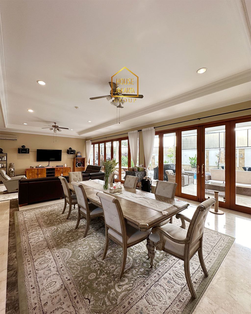 HS1722 Townhouse Kemang Area Elite Dalam Komplek • Lokasi  Strategis,  Dekat McD & Kemang Raya