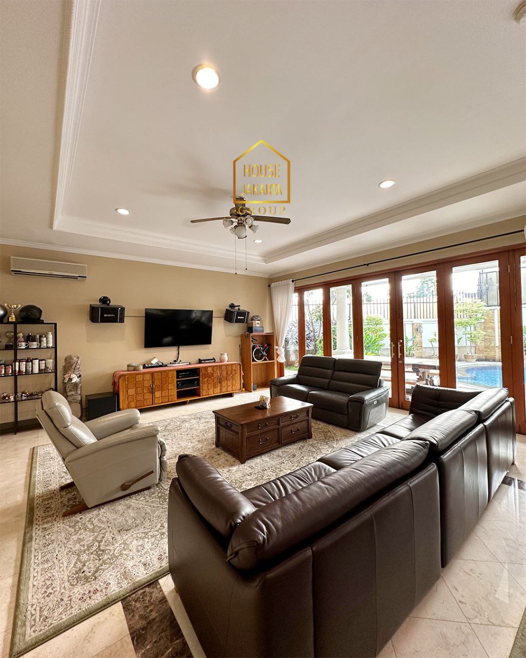 HS1722 Townhouse Kemang Area Elite Dalam Komplek • Lokasi  Strategis,  Dekat McD & Kemang Raya