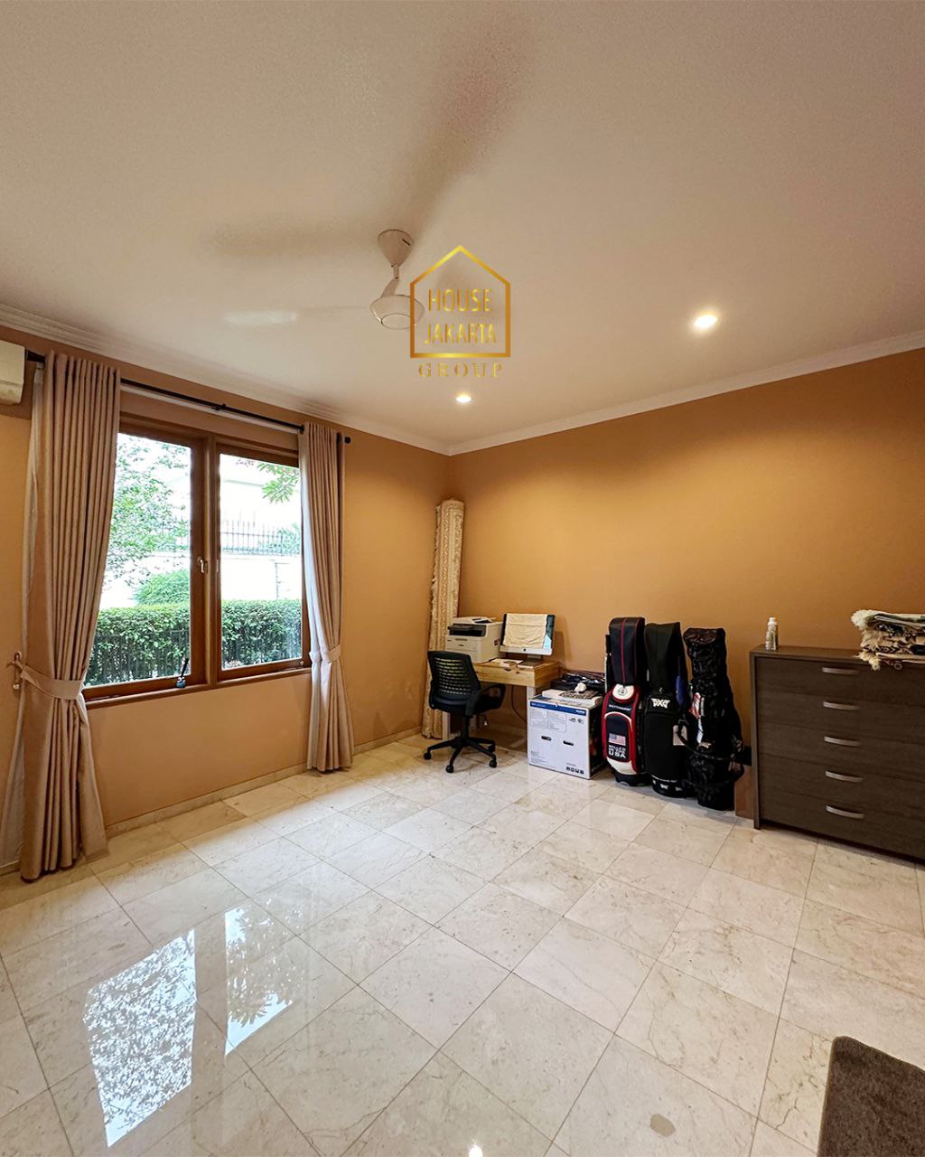 HS1722 Townhouse Kemang Area Elite Dalam Komplek • Lokasi  Strategis,  Dekat McD & Kemang Raya