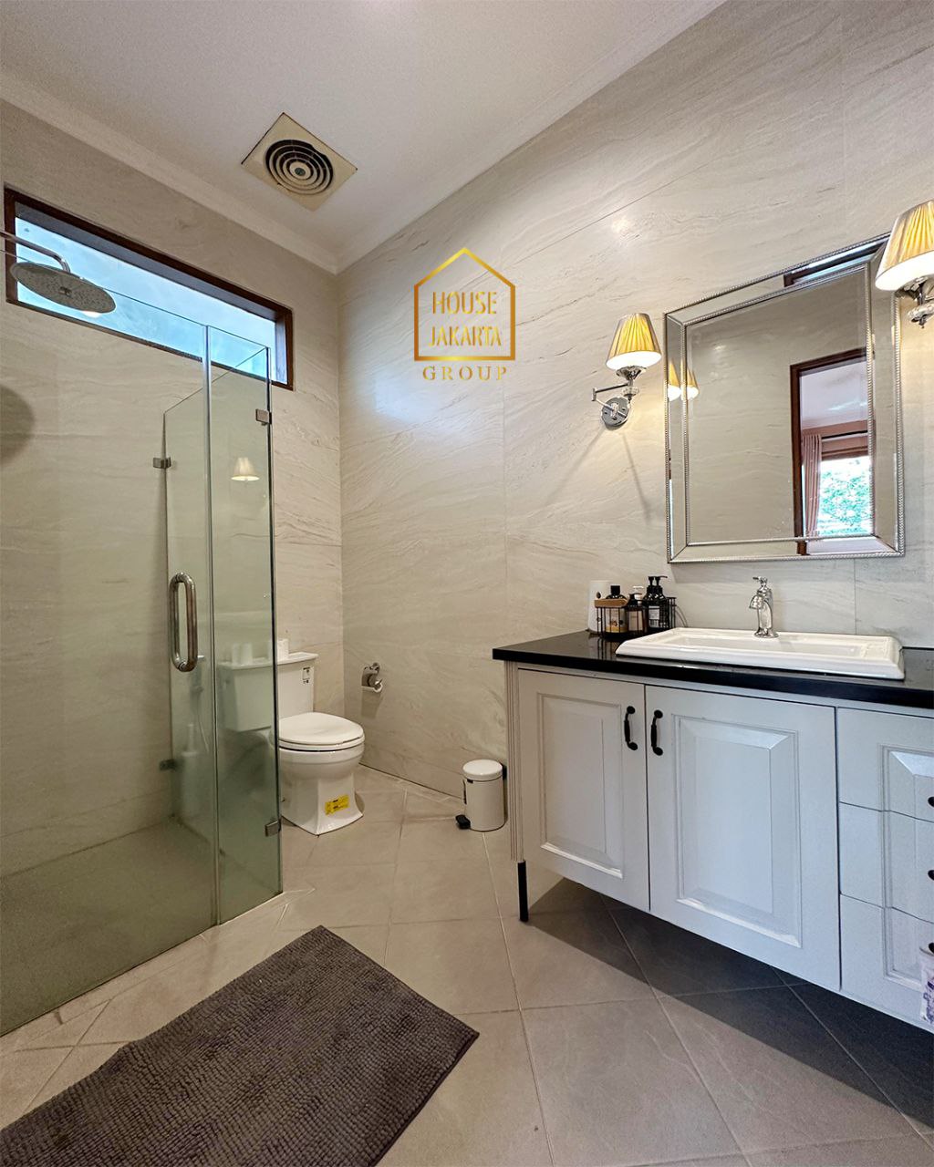 HS1722 Townhouse Kemang Area Elite Dalam Komplek • Lokasi  Strategis,  Dekat McD & Kemang Raya