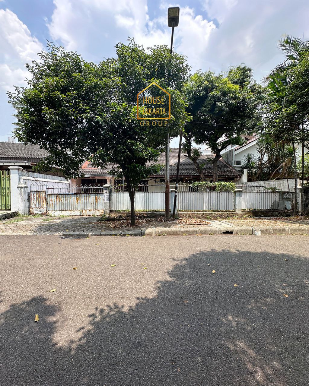 LS1726 Rumah  Hitung Tanah Di Senopati Area • Jarang Ada • Lokasi Elite dan Strategis, Dekat Senayan & SCBD