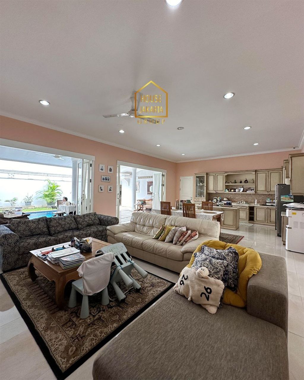 HS1728 CIPETE AREA  Rumah Nyaman Ada Pool dan Taman • Bisa Jual Fully Furnished •  Lokasi Elite