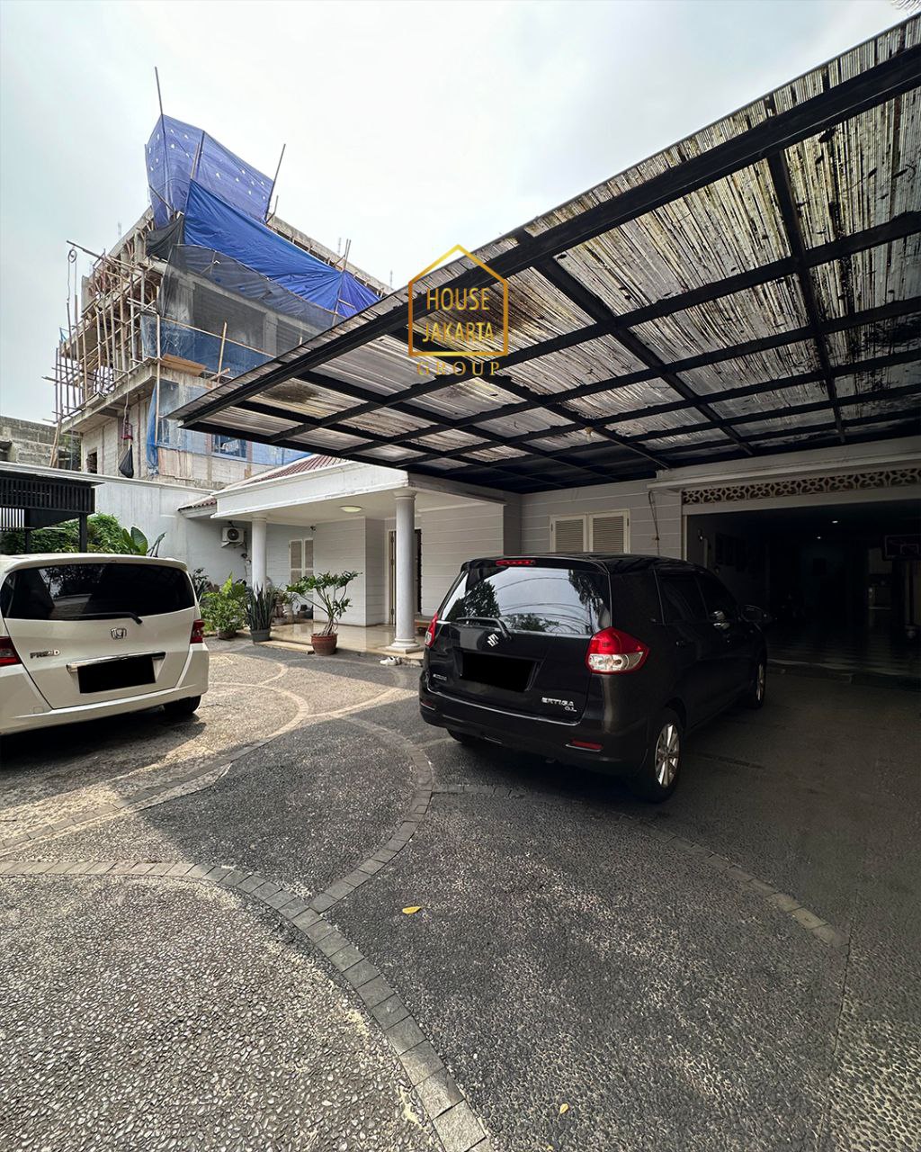 HS1728 CIPETE AREA  Rumah Nyaman Ada Pool dan Taman • Bisa Jual Fully Furnished •  Lokasi Elite