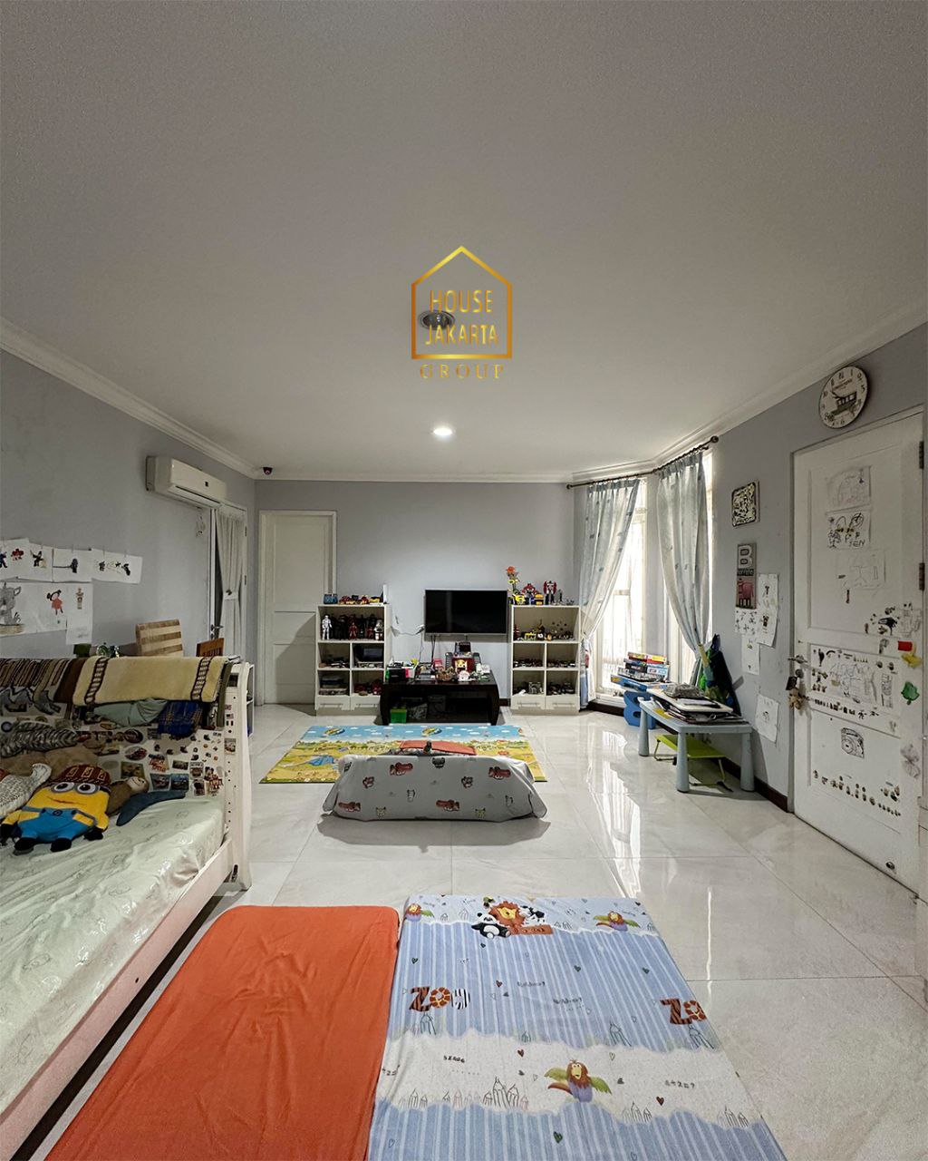 HS1728 CIPETE AREA  Rumah Nyaman Ada Pool dan Taman • Bisa Jual Fully Furnished •  Lokasi Elite