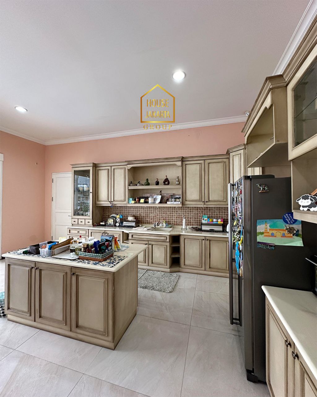 HS1728 CIPETE AREA  Rumah Nyaman Ada Pool dan Taman • Bisa Jual Fully Furnished •  Lokasi Elite