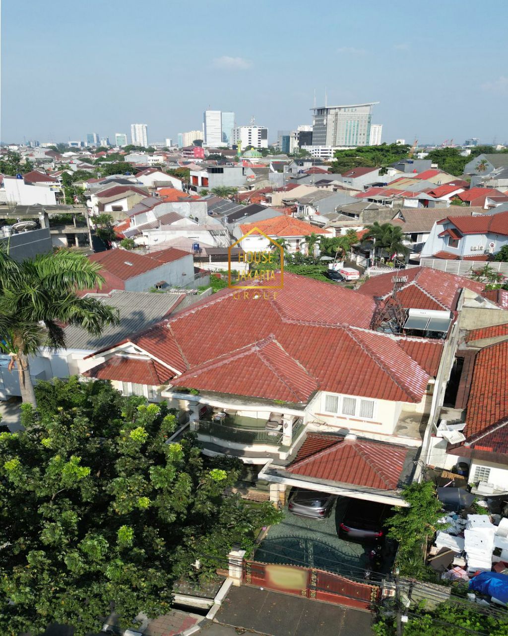 HS1730 TURUN HARGA!! TEBET AREA Rumah 2 Lantau Siap Huni Dengan Pool dan Garden. Fully Furnished, Murah Dan Nyaman