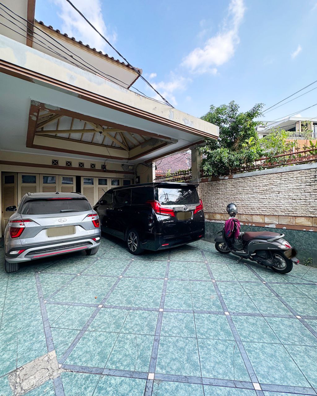 HS1730 TURUN HARGA!! TEBET AREA Rumah 2 Lantau Siap Huni Dengan Pool dan Garden. Fully Furnished, Murah Dan Nyaman