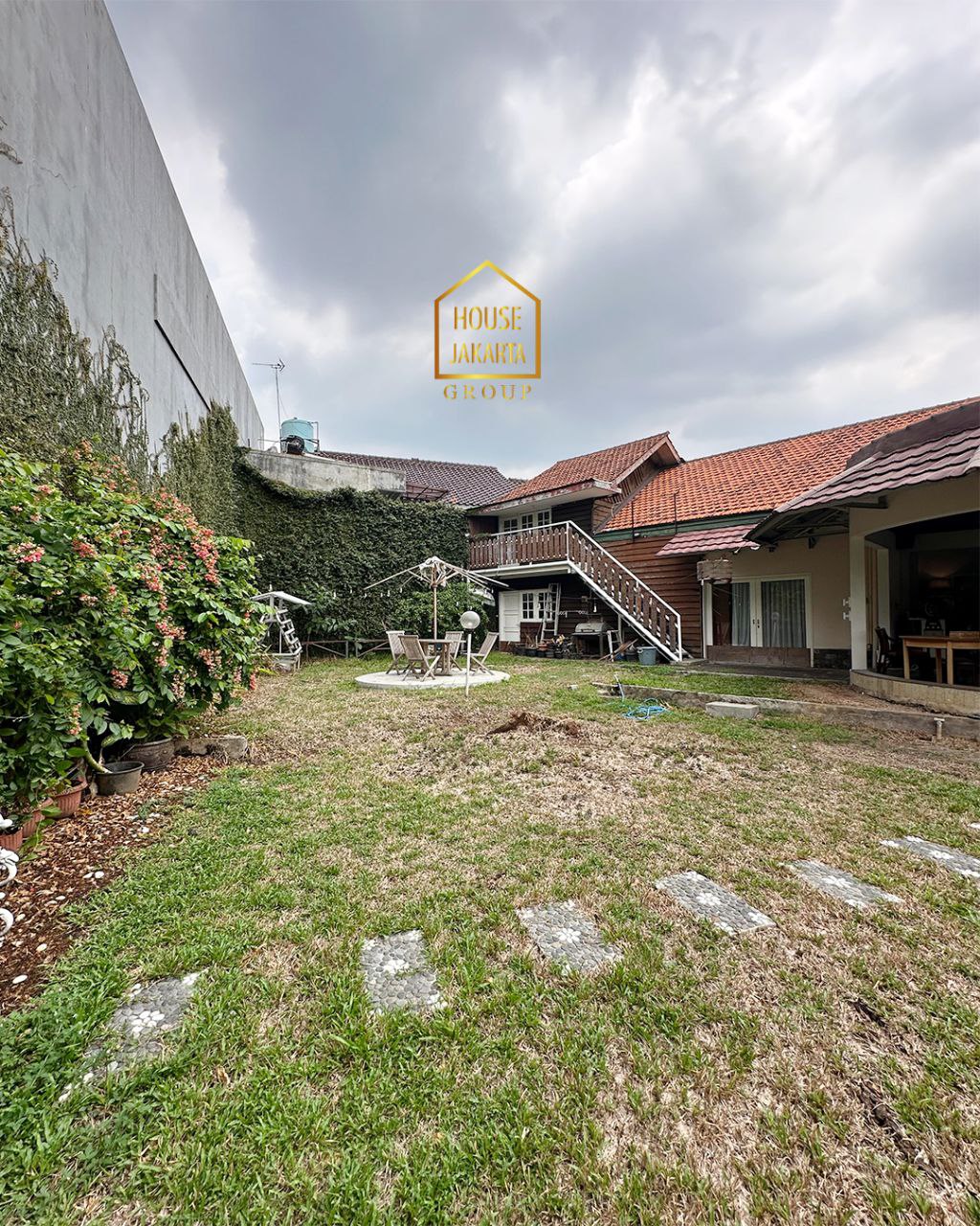 HS1732 Rumah 1,5 Lantai Siap Huni Di Cipete - Cilandak. dengan Taman Luas. Lokasi Strategis,  Dekat  Fatmawati & Simatupang