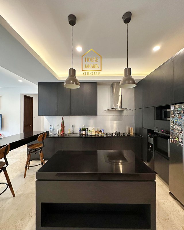 HS1735  Townhouse Kemang Area Murah dengan Taman & Pool. Lingkungan Asri, Elite, dan Strategis.