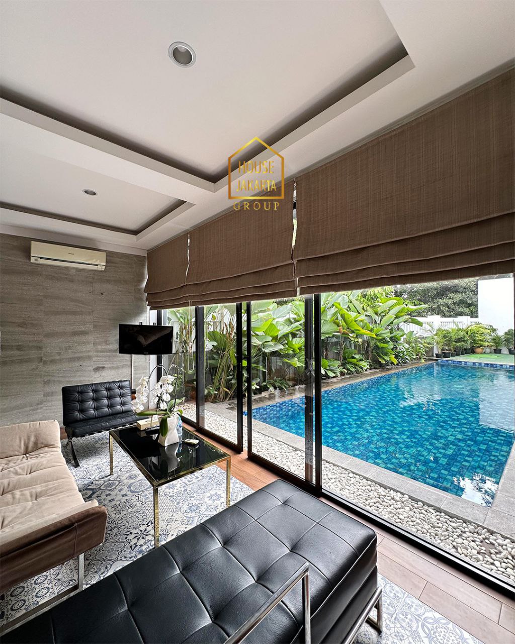 HS1735  Townhouse Kemang Area Murah dengan Taman & Pool. Lingkungan Asri, Elite, dan Strategis.