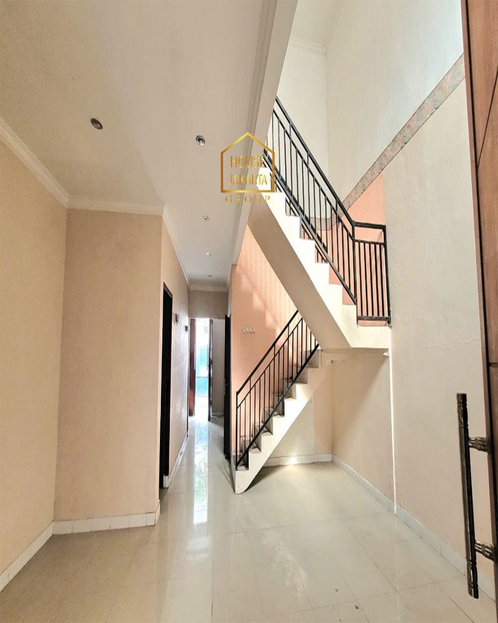HS1737 Rumah Murah 2 Lt Di Fatmawati - Cilandak. Kokoh Siap Huni • Dekat MRT • Akses 2 Mobil