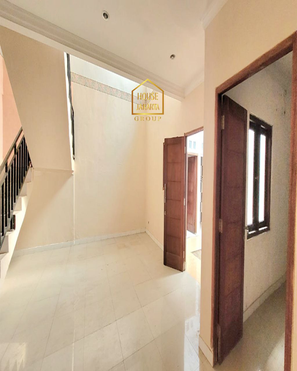 HS1737 Rumah Murah 2 Lt Di Fatmawati - Cilandak. Kokoh Siap Huni • Dekat MRT • Akses 2 Mobil