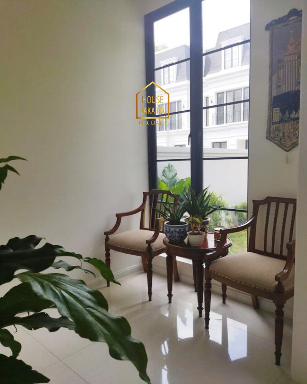 HS1738  Rumah Mewah Kemang Area 3 Lantai Siap Huni. Area Elite dan Asri. Ada Taman & Pool.