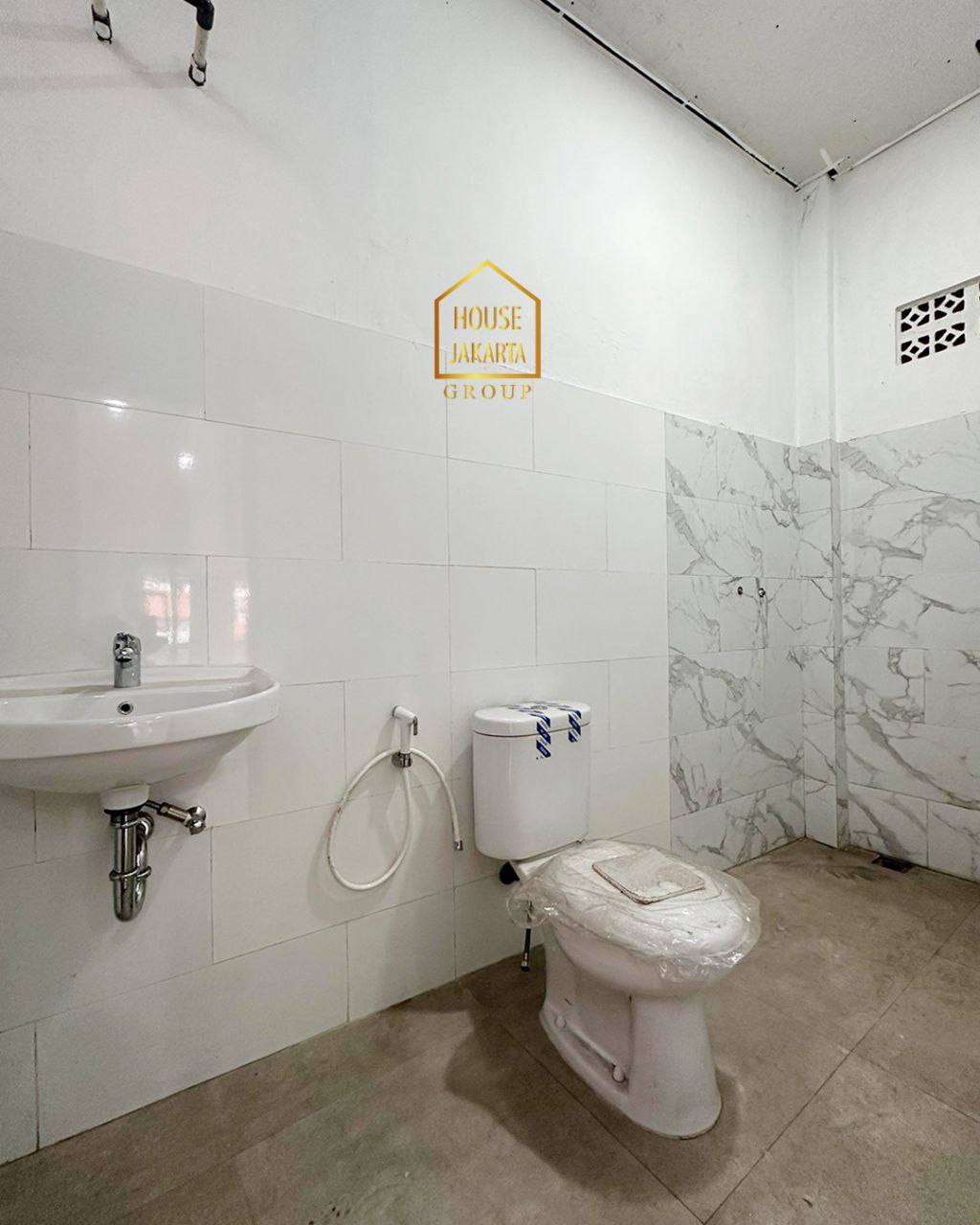 CS1739  Brand New 2 Lantai • 5 meter x 26 meter • Hadap Timur • Bebas Banjir