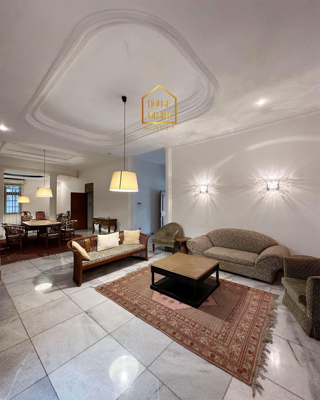 HS1744 Rumah Kemang Area Siap Huni 2 Lantai dengan Taman Luas dan Pool. Lokasi Strategis Dekat Jalan Raya.