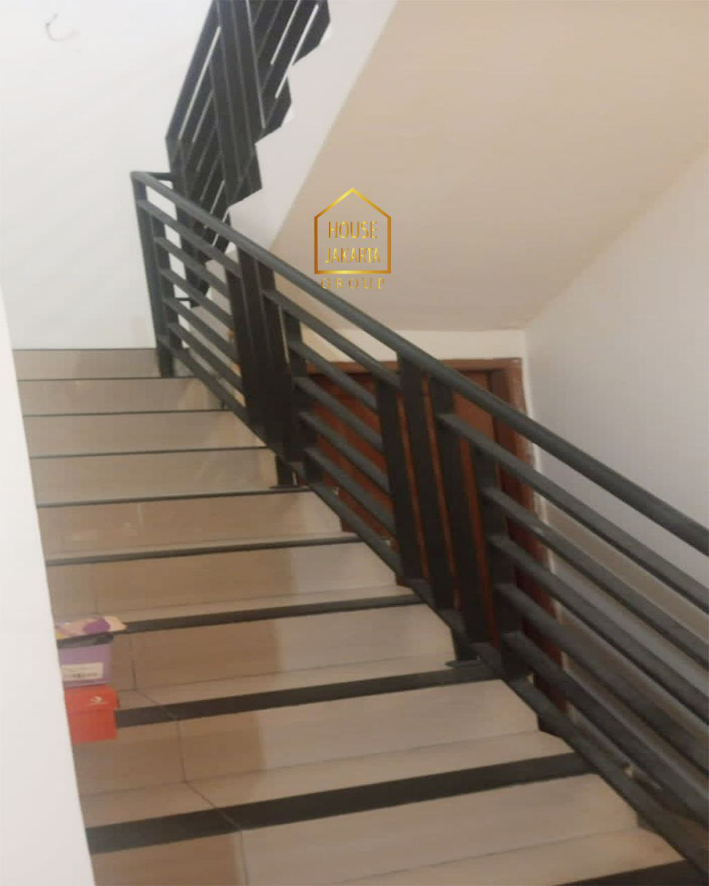 HS1750 Rumah Murah Di Pondok Kelapa Siap Huni, 2,5 Lantai, Ada Kitchen Set. One Gate System