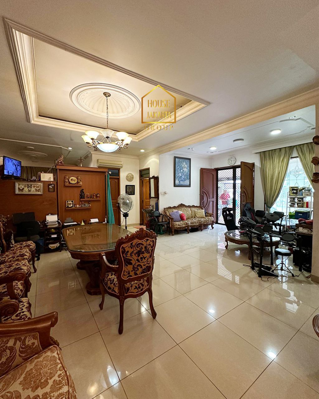 HS1754  Rumah Di Duren Tiga Area Siap Huni 1 Lantai dengan Taman Luas dan Pool. Strategis,  Dekat Kuningan & Gatsu