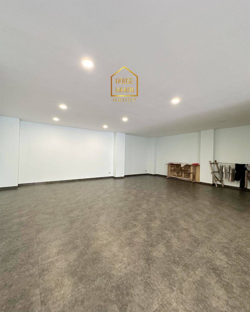 CS1755  Brand New  Gedung Kantor Cawang 4,5 Lantai, Lift & Genset • Murah • Parkir 12 • Dekat Tol