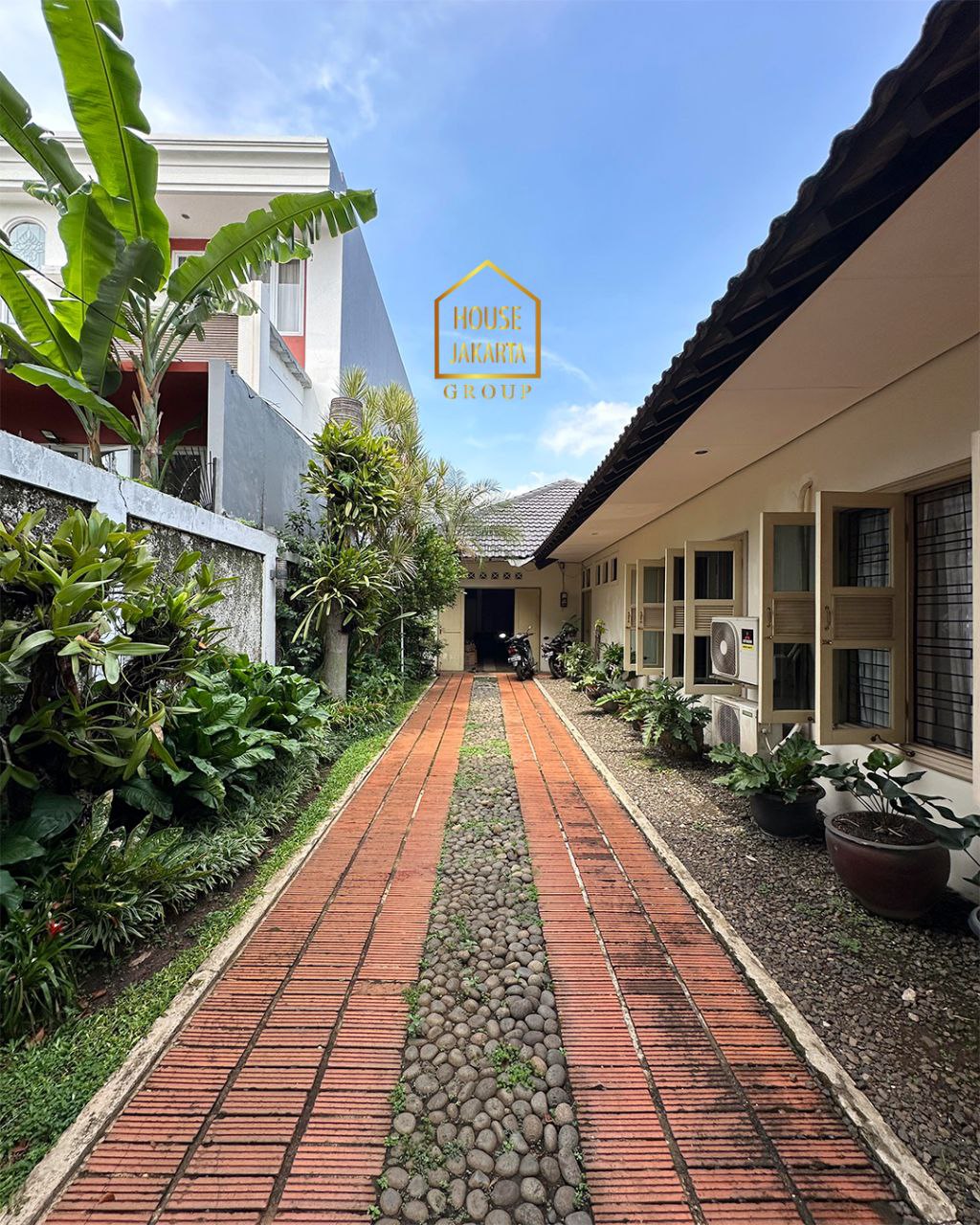 HS1756 Rumah Siap Huni Di Puri Mutiara - Cipete, Ada Pool & Taman Luas Dekat Kemang & Simatupang