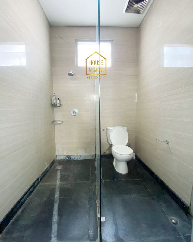 HS1763 Rumah 2 Lantai Siap Huni Di Adhyaksa - Lebak Bulus, Ada Taman & Pool, Prime Area Dekat Tol Simatupang