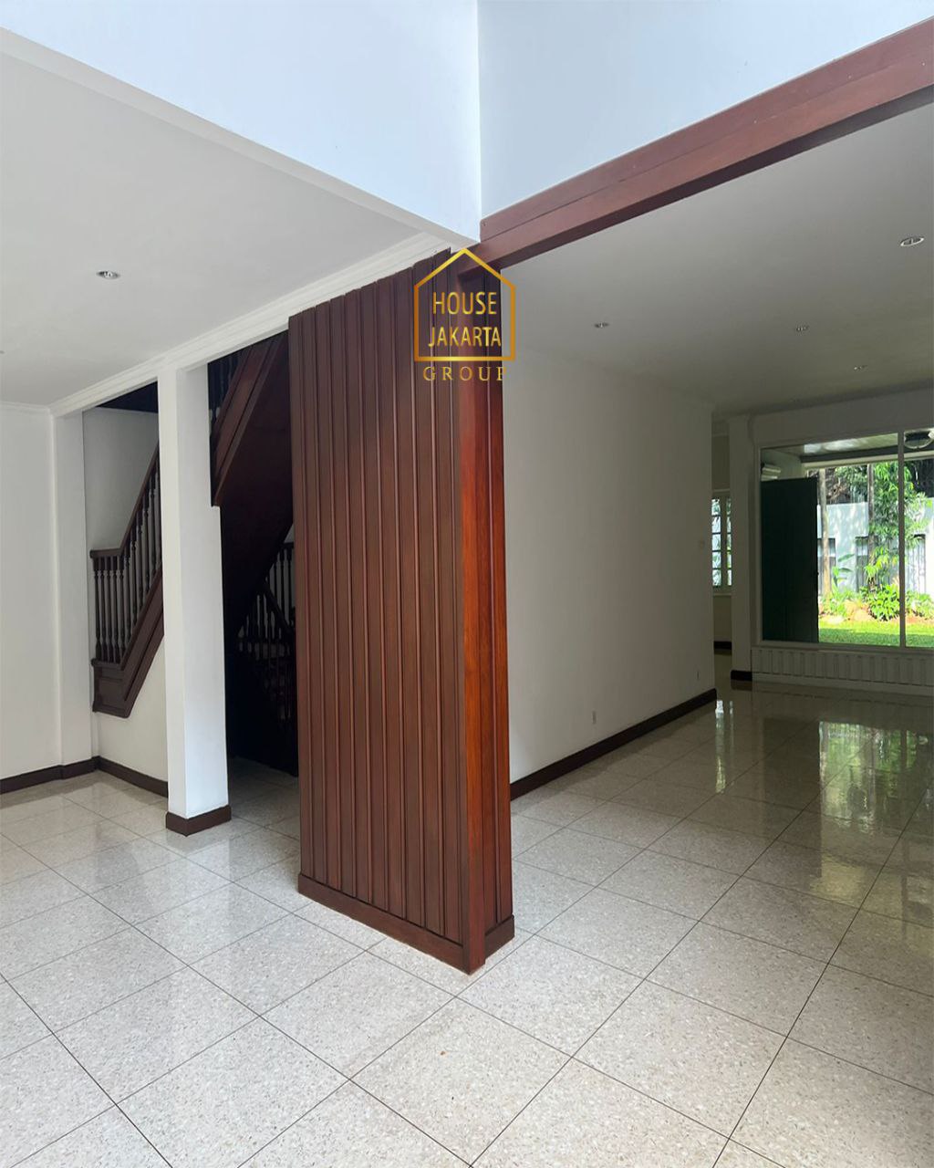 HR1766  Cozy House, Menteng Area 2 Storey • Tranquil Environtment • Spacious Garden •  Accesible