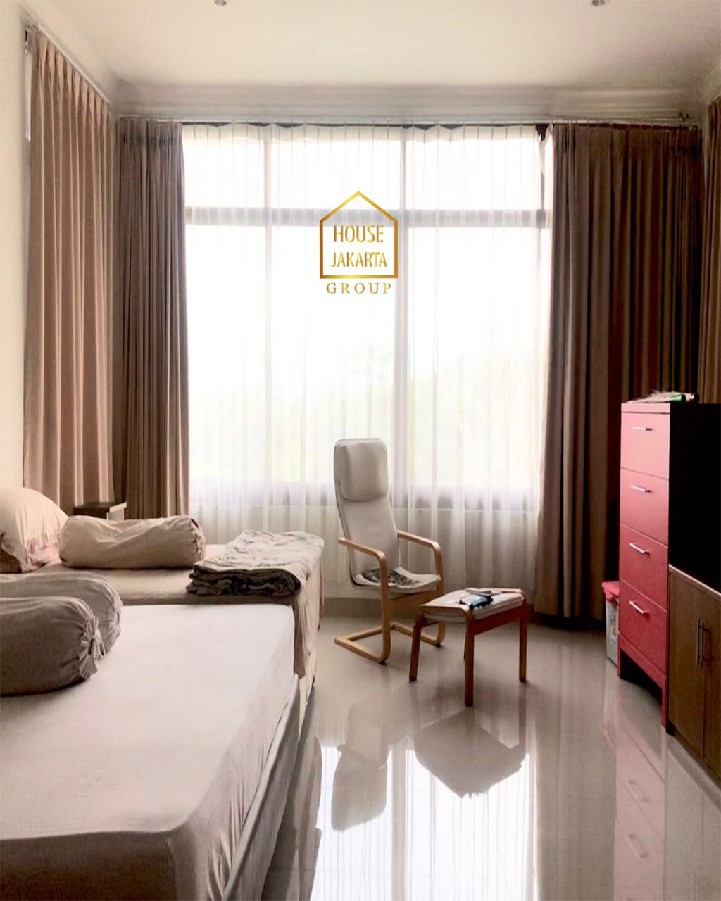 HS1775 Rumah Murah 3 Lantai Siap Huni, Di Bukit Golf - Sentul City. Elite. Hadap Barat